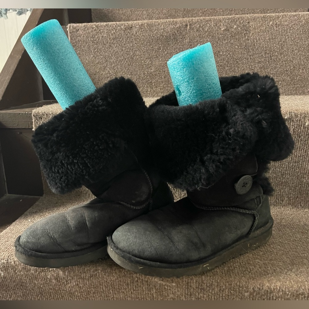 Ugg Women's Boots Leather Sheepskin F19010D Toggle Button Bailey Button …